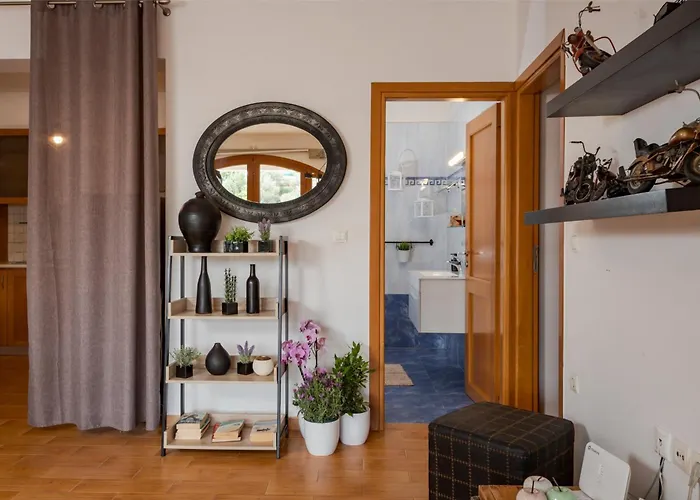 Zen Serenity Retreat With Great Outdoors, Pool & Parking