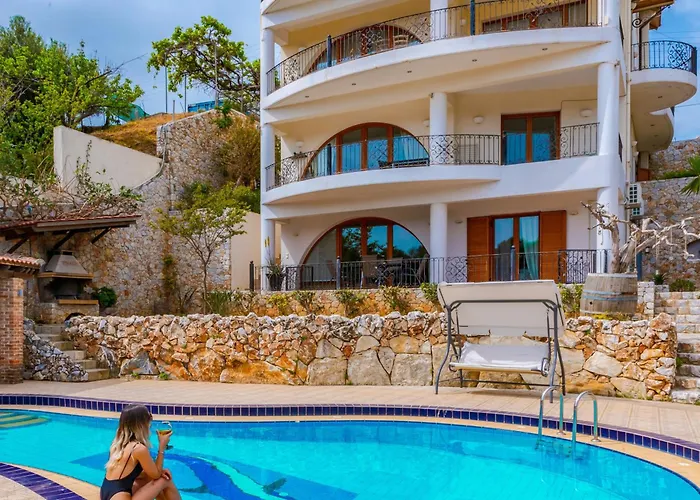 Zen Serenity Retreat With Great Outdoors, Pool & Parking