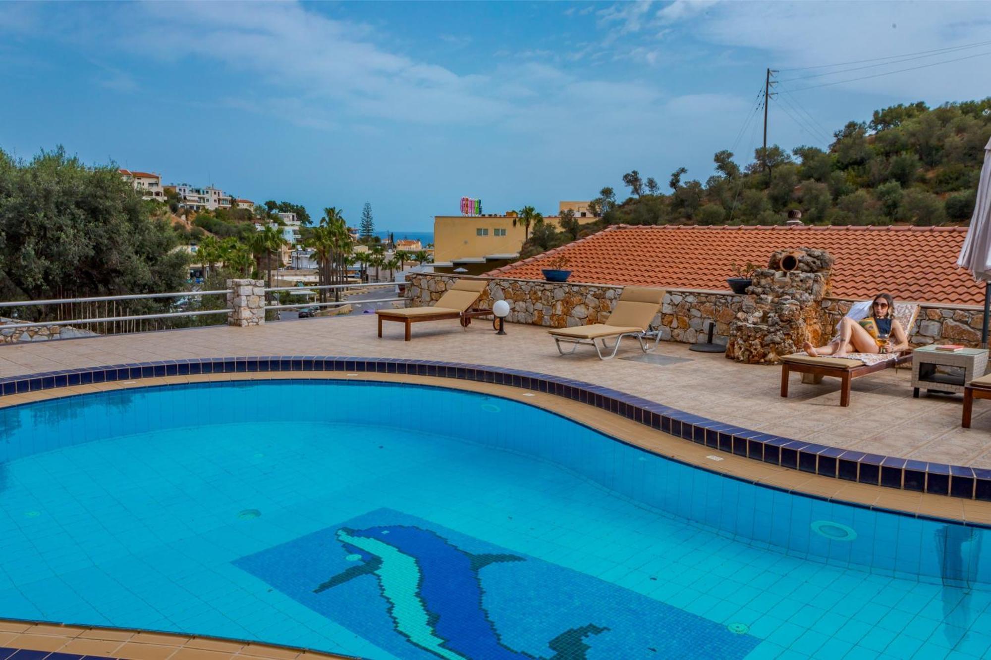 Zen Serenity Retreat With Great Outdoors, Pool & Parking * Aptera
