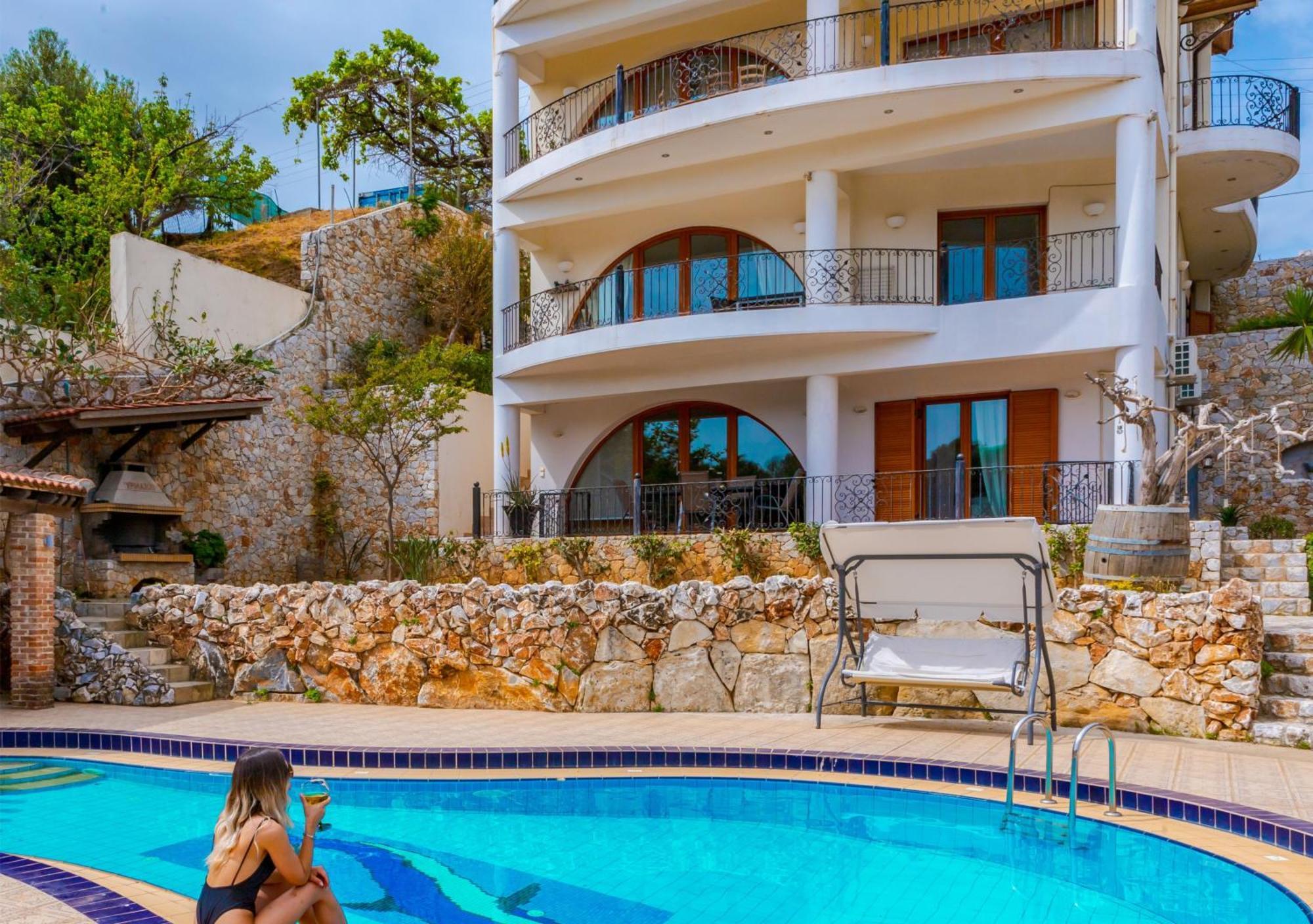 Zen Serenity Retreat With Great Outdoors, Pool & Parking *