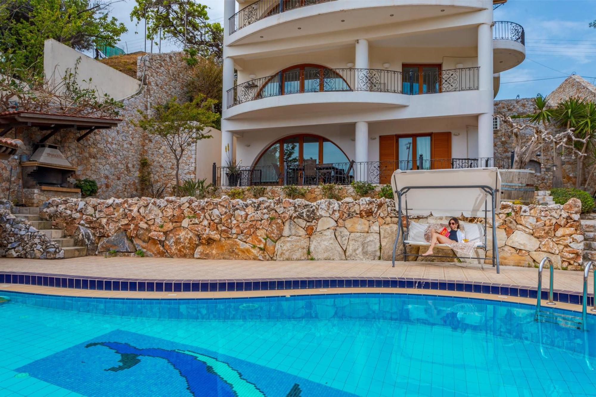 Zen Serenity Retreat With Great Outdoors, Pool & Parking Aptera