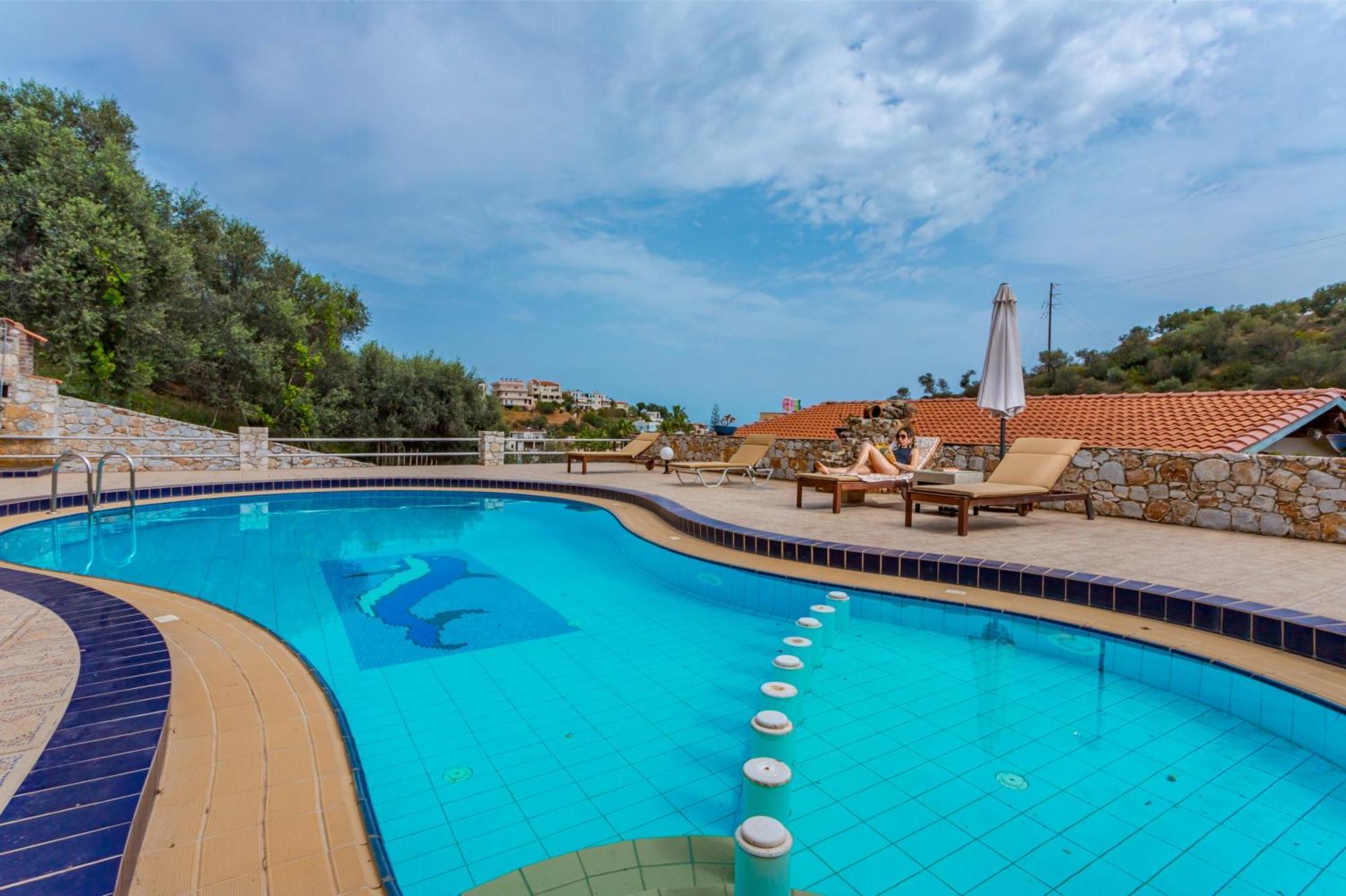 Zen Serenity Retreat With Great Outdoors, Pool & Parking Aptera