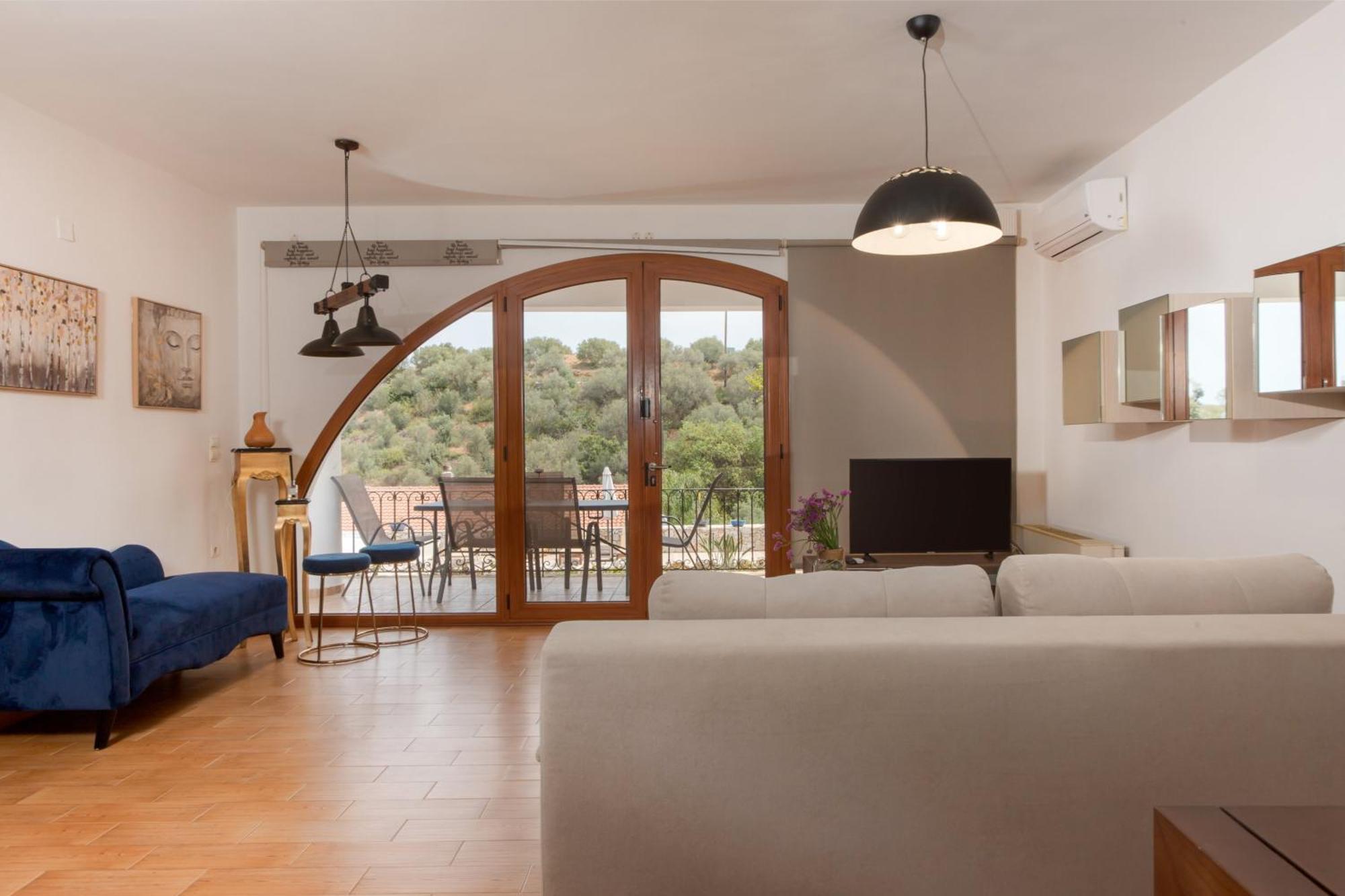 Zen Serenity Retreat With Great Outdoors, Pool & Parking * Aptera
